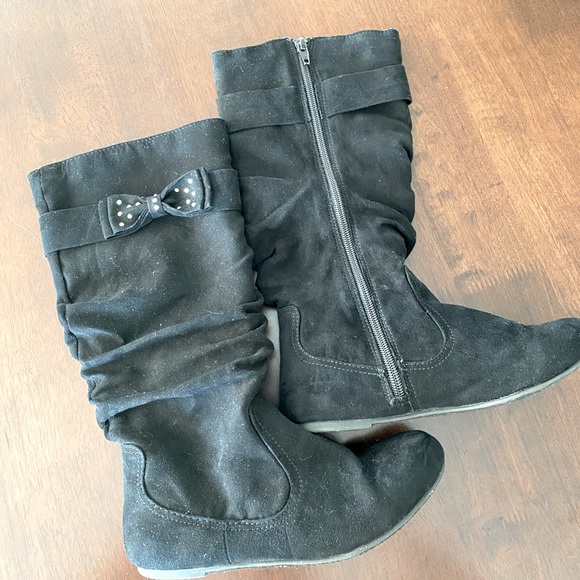 Like New Arizona black faux suede boots size 3 - Picture 2 of 2